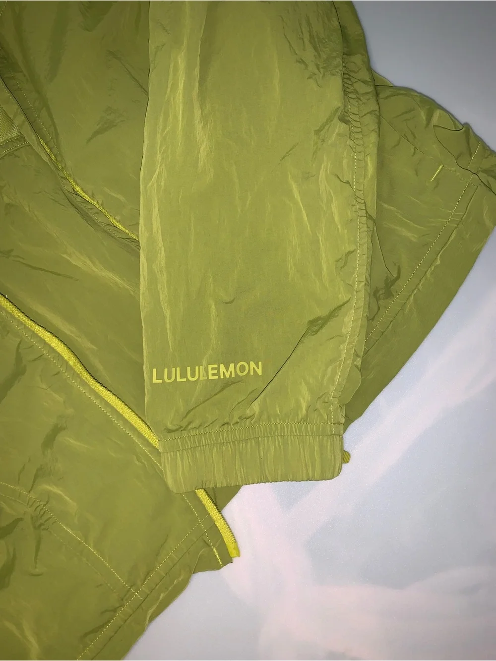 Women’s lululemon green windbreaker jacket